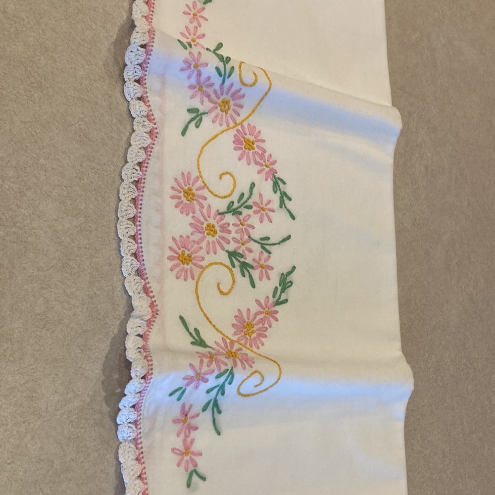 Retro Standard Pillowcase. - Picture 2 of 5